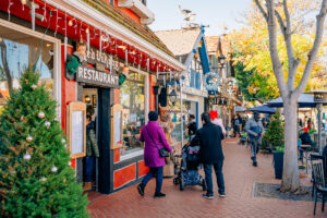 7 Best Christmas Towns in the USA