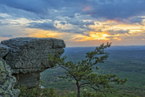 Sunset,At,Cheaha,Overlook,In,The,Cheaha,Mountain,State,Park